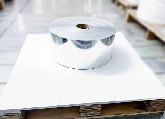 الورق الملتصق الضوئي الفضي BOPP Jumbo Roll Paper 50μs سمك الوجه الصناعي