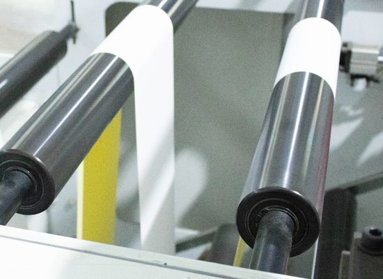 سعر جيد الورق اللامع الورق الضخم الطباعة الورق لفة الصمغ الذوبان الساخن العادي لزج الانترنت